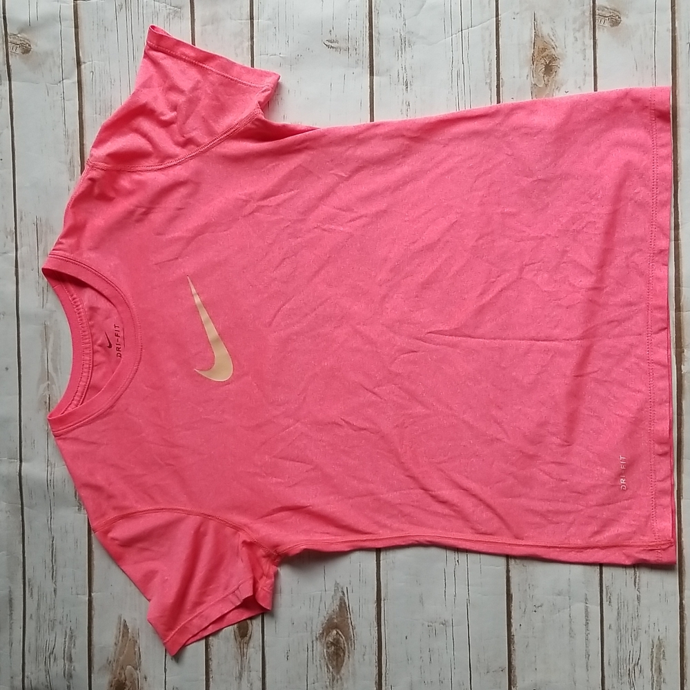 Nike Dri fit tee. Girls size XL. EUC